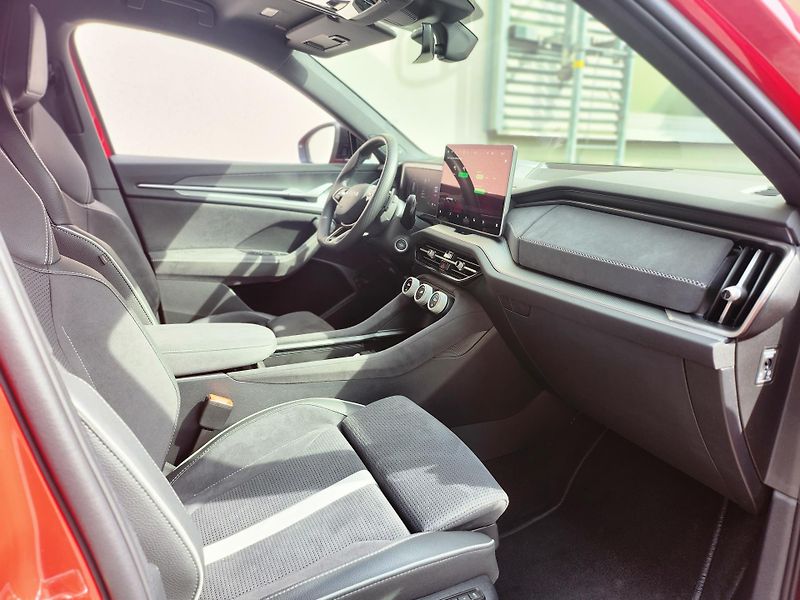 Škoda Kodiaq Sportline iV 1.5 TSI 150kw DSG - fotka 8 z 28