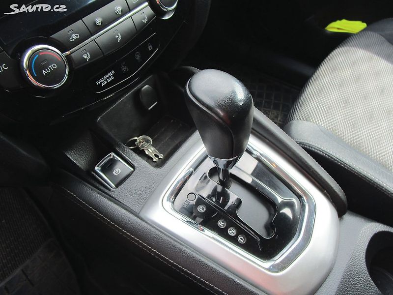 Nissan Qashqai 1,6DCI-96KW-AUTOMAT - fotka 19 z 28