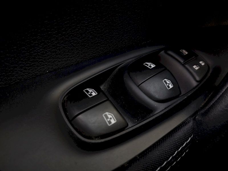 Nissan Qashqai (2021) 1,3 DIG-T 140k - fotka 28 z 40