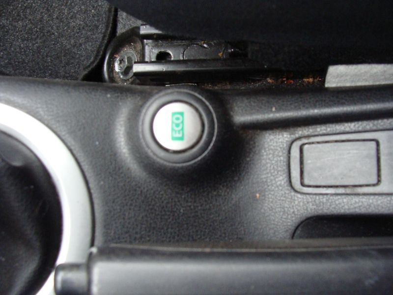 Nissan Note 1.5 DCi, 66 kW, klimatizace - fotka 16 z 23