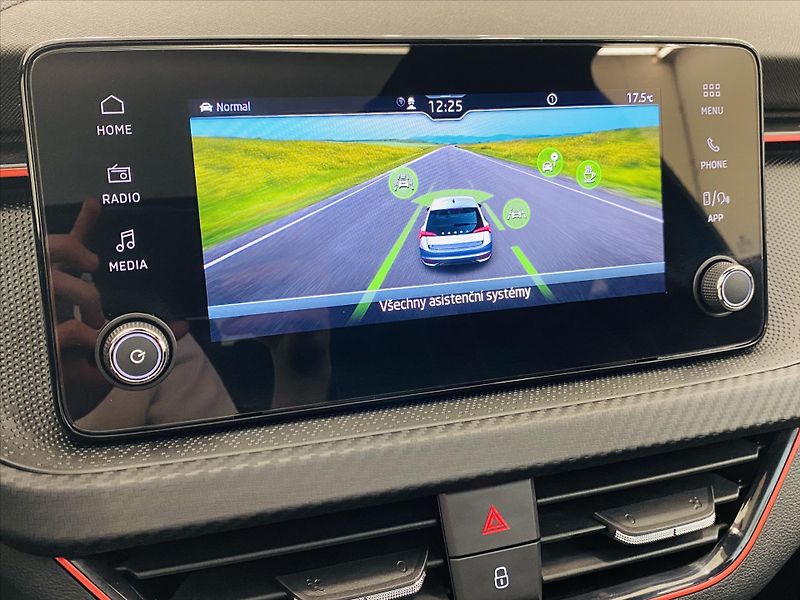 Škoda Scala 1,5 TSI 110kW Monte Carlo - fotka 12 z 27