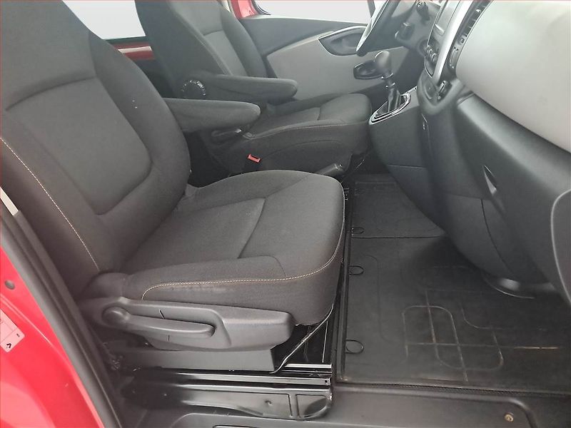 Renault Trafic (2018) 1.6 dCi, Bus, 8Míst, ČR - fotka 9 z 16