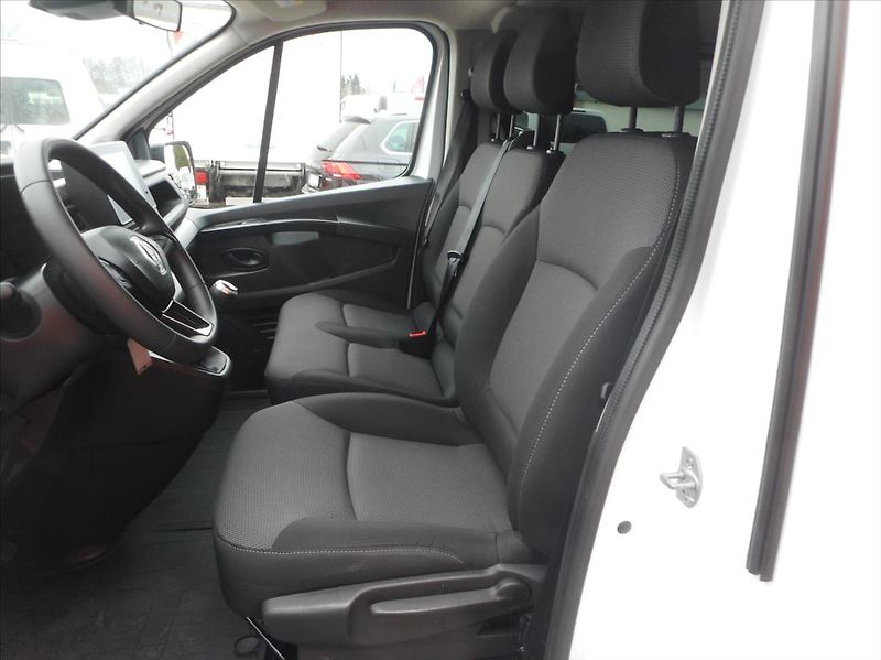 Renault Trafic 2,0 DCi 9 MÍST - fotka 17 z 23