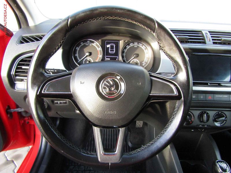 Škoda Fabia (2018) 1.0 TSi, 2.maj,ČR, AC, temp - fotka 14 z 17