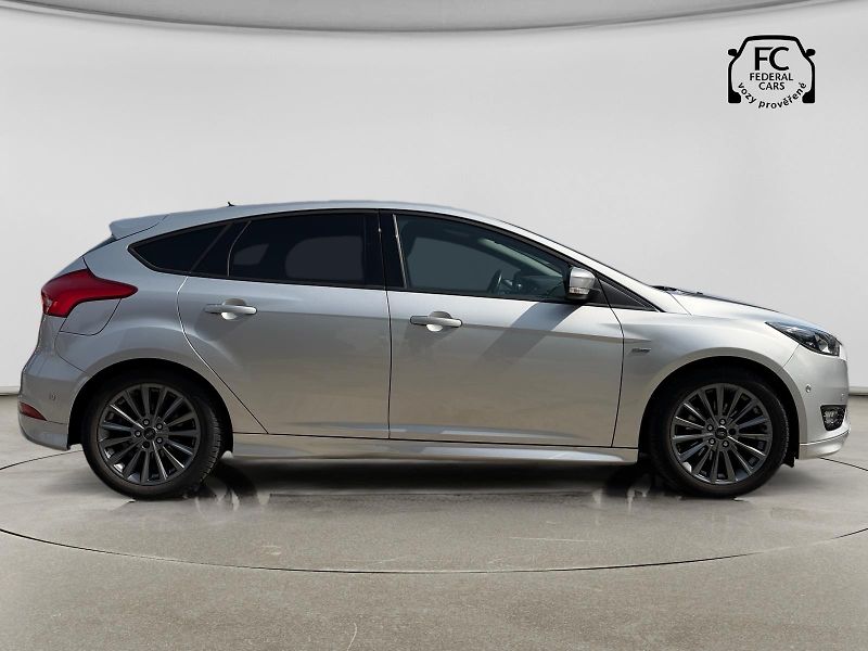 Ford Focus ST-Line 1.5 EcoBoost 110kW - fotka 6 z 26