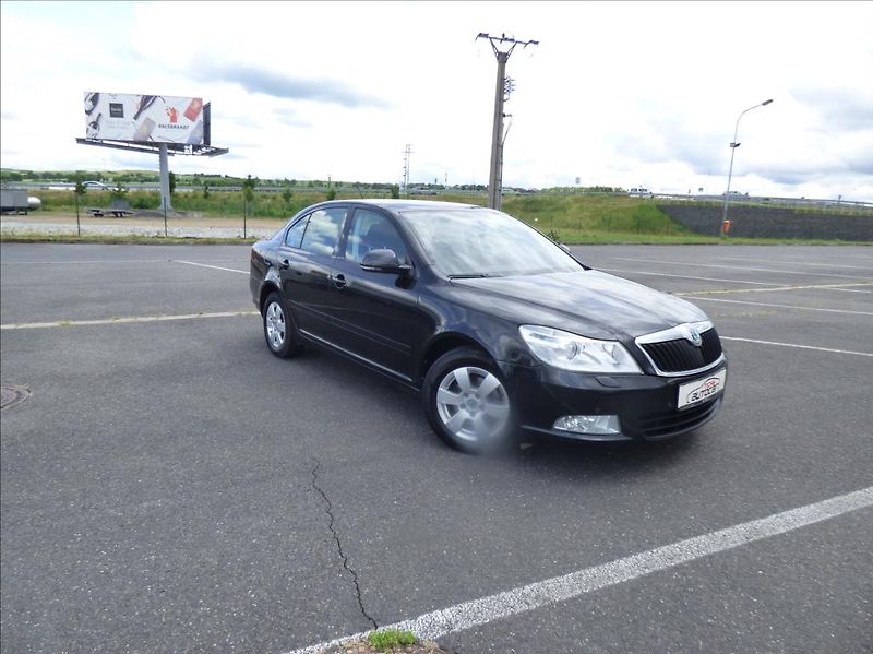 Škoda Octavia 1,6 TDI DSG, Xenon, Digi Klima - fotka 2 z 49