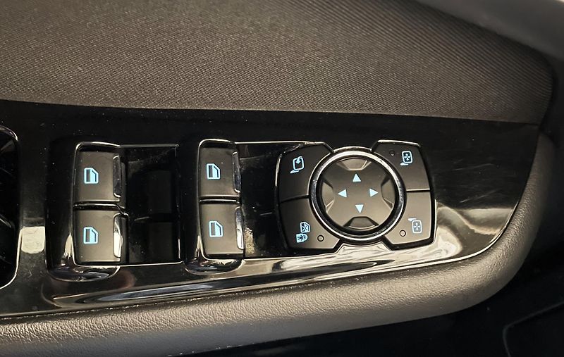 Ford S-MAX Titanium 2,0D 110kW 7 MÍST, ČR - fotka 23 z 28