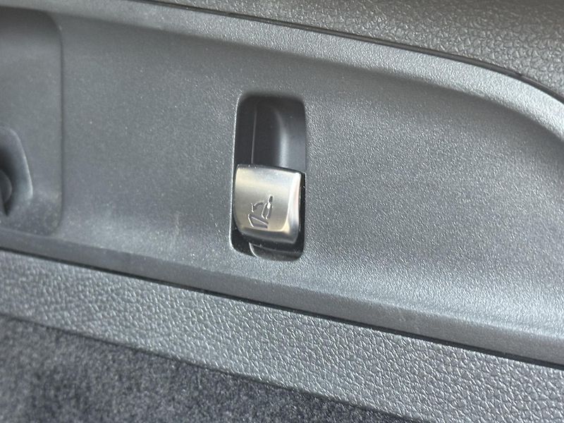 Mercedes-Benz GLC (2020) 200 kupé 4Matic DPH ČR - fotka 24 z 53