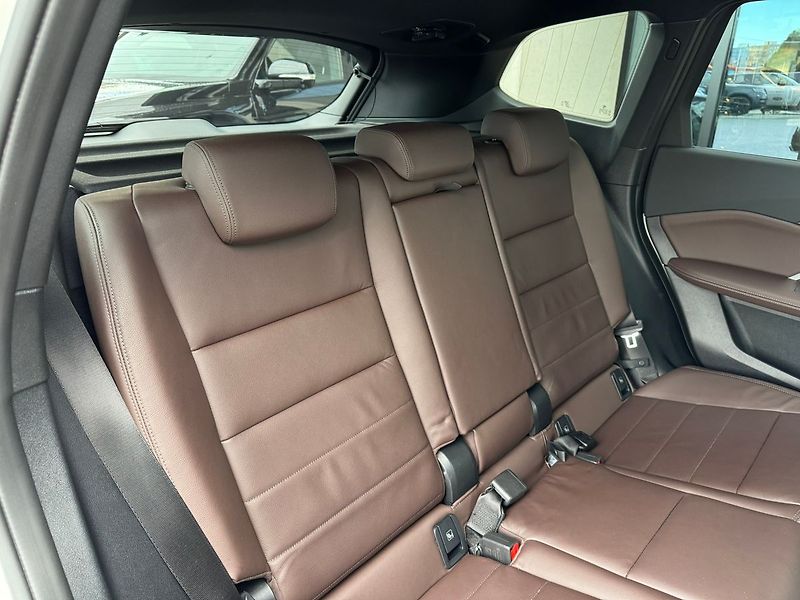 BMW iX1 xDrive 30 - fotka 19 z 22