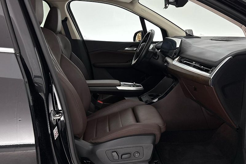 BMW Řada 2 řady 2 | 223d xDrive - fotka 13 z 23
