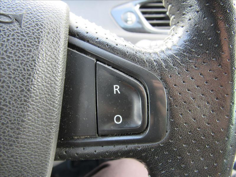 Renault Grand Scénic 2,0 dCi 118kW 1.majitel 7 míst - fotka 21 z 33