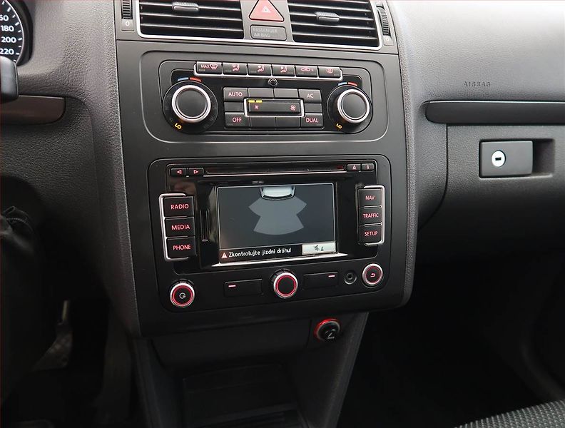 Volkswagen Touran (2011) Comfortline 2.0 TDI, Automat - fotka 17 z 23