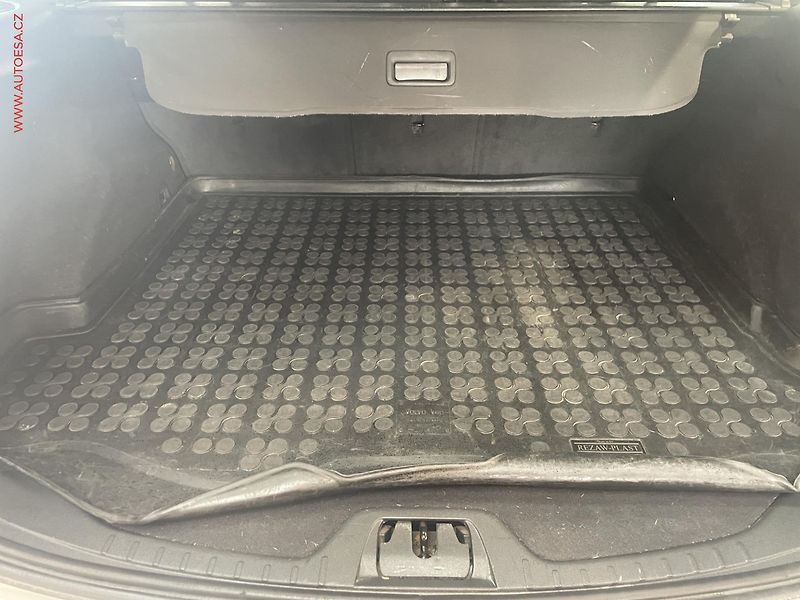 Volvo V60 (2016) 2.0D, ČR, AC, tempo, park - fotka 7 z 14