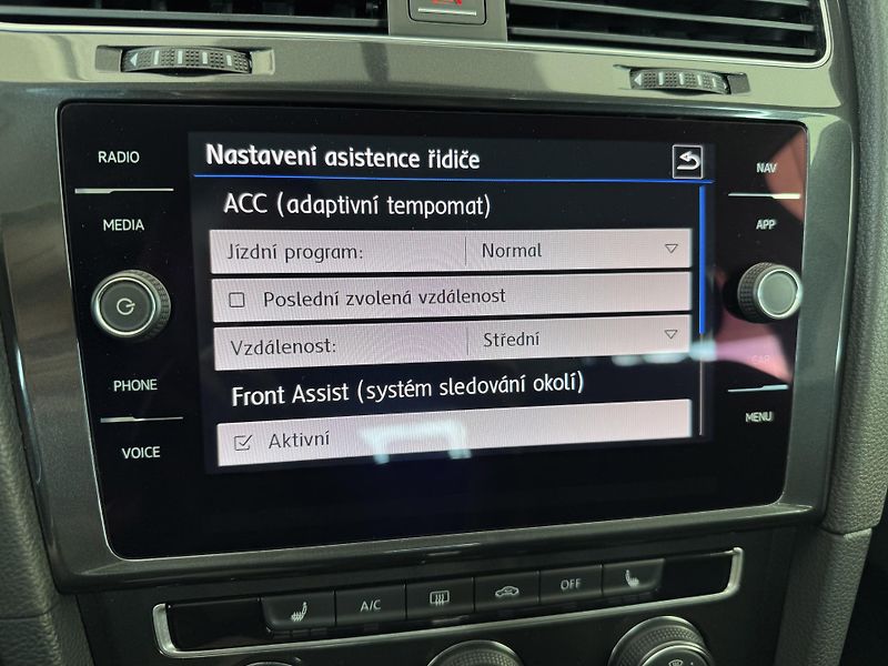 Volkswagen Golf 1,0TSI DSG*81kW*LED*Masáž - fotka 20 z 32