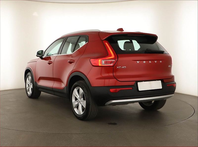 Volvo XC40 (2022) Plus B4 - fotka 4 z 17