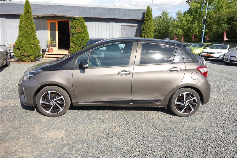 Toyota Yaris 1,5 i, ČR, HYBRID, SELECTION. - fotka 4 z 7