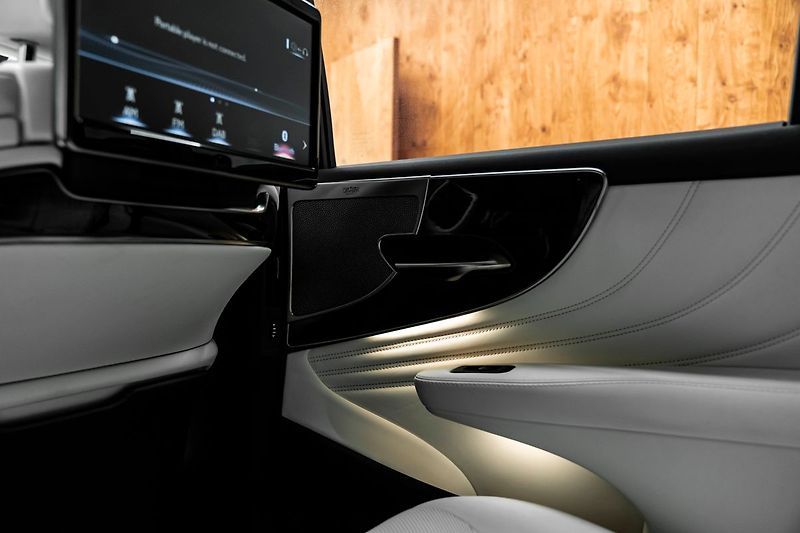 Lexus LS 500 H - fotka 25 z 30
