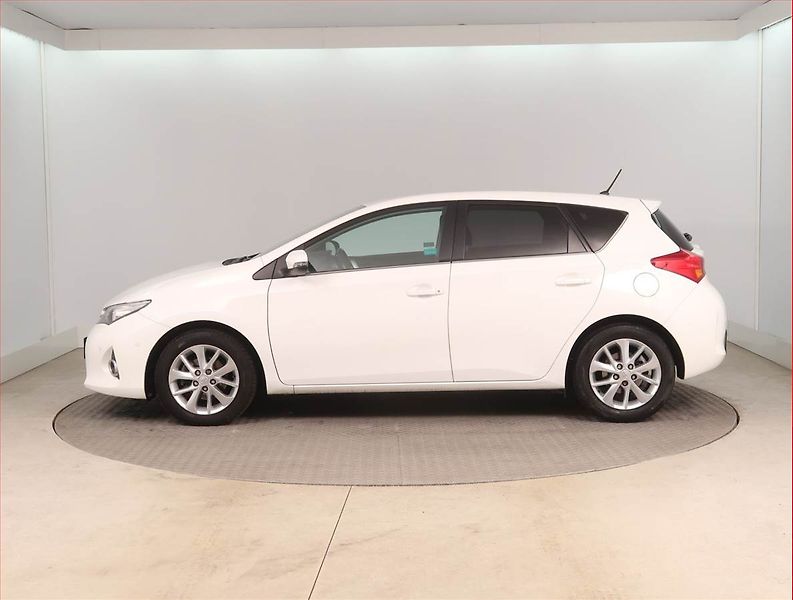 Toyota Auris (2013) 1.6 Valvematic, ČR,1.maj - fotka 3 z 15