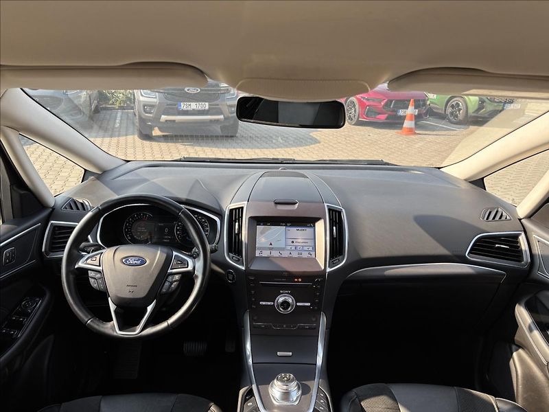 Ford S-MAX 2,0 EcoBlue Titanium AWD AUT - fotka 22 z 51