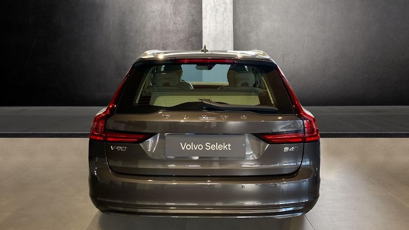 Volvo V90 MOMENTUM PRO, B4 AWD, 145+10 k - fotka 5 z 33