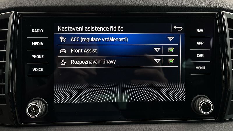 Škoda Karoq 1.5 TSI DSG Sportline - fotka 24 z 26