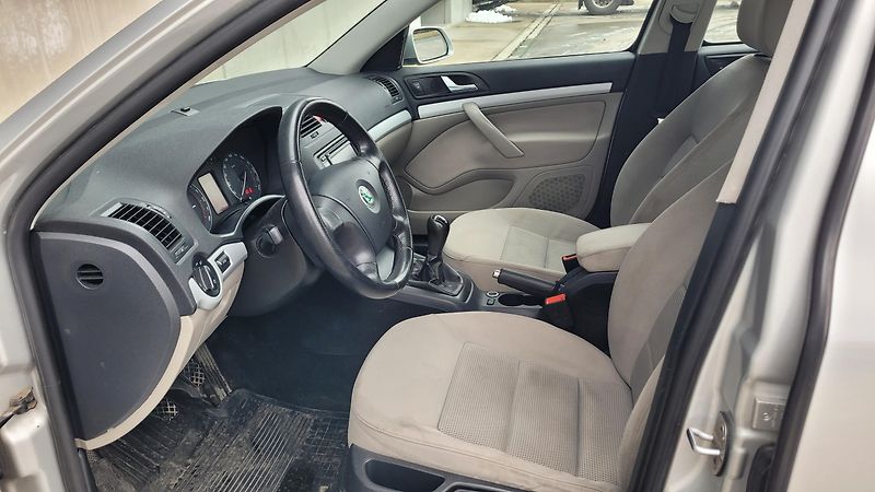 Škoda Octavia 2.0TDI 103 KW BMM - fotka 17 z 20