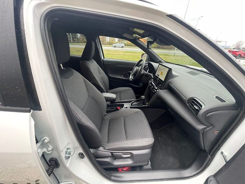 Toyota Yaris Cross 1.5 130k FWD Hybrid Style - fotka 26 z 28