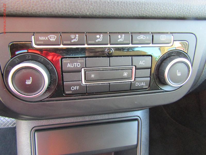 Volkswagen Tiguan (2011) 2.0TDi 4x4, ČR, Klima - fotka 14 z 17