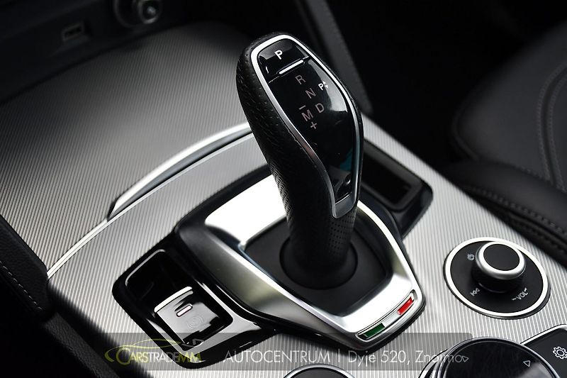 Alfa Romeo Stelvio 2.2 Diesel 16V Veloce TAŽNÉ - fotka 34 z 52