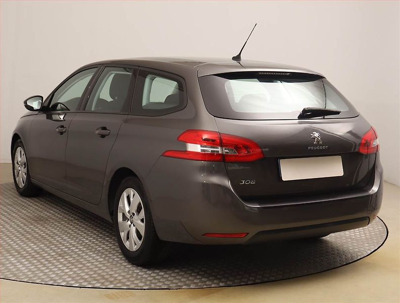 Peugeot 308 (2018) 1.6 BlueHDi, Navi, Tempomat - fotka 4 z 17