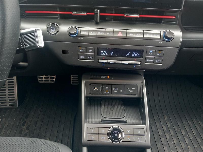 Hyundai Kona 1,6 4X4 DCT N-LINE PREMIUM - fotka 11 z 26