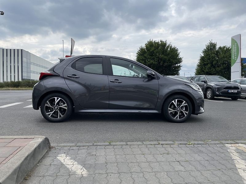 Toyota Yaris 1.5 Hybrid Style ODBĚR ihned - fotka 2 z 27