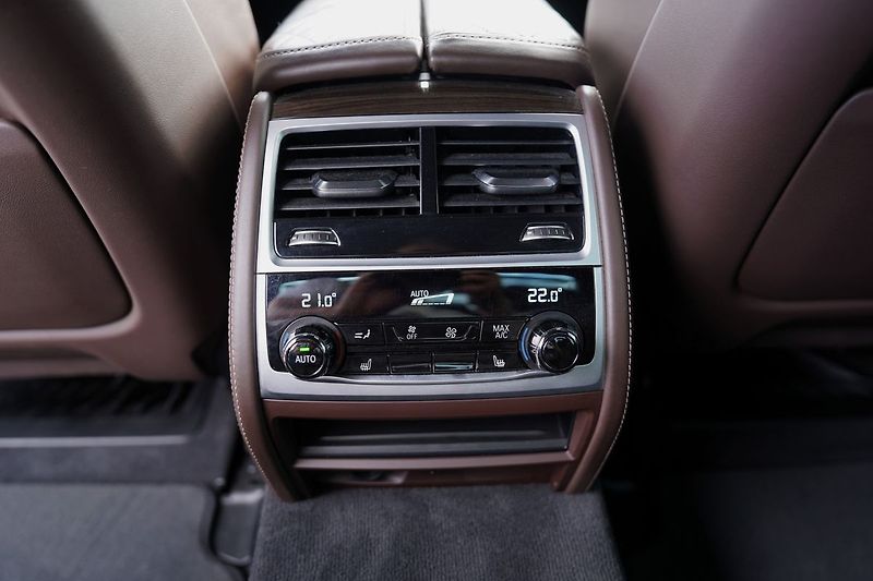 BMW Řada 7 745Le xDrive/Individual/Led/ČR - fotka 37 z 49