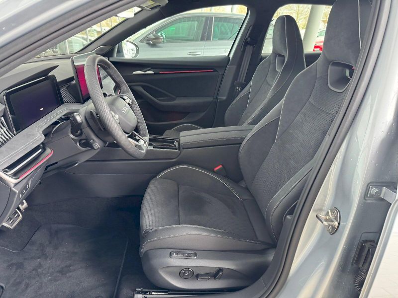 Škoda Superb (2025) SportLine 2.0 TDI/ 142 kW DSG7 - fotka 6 z 30