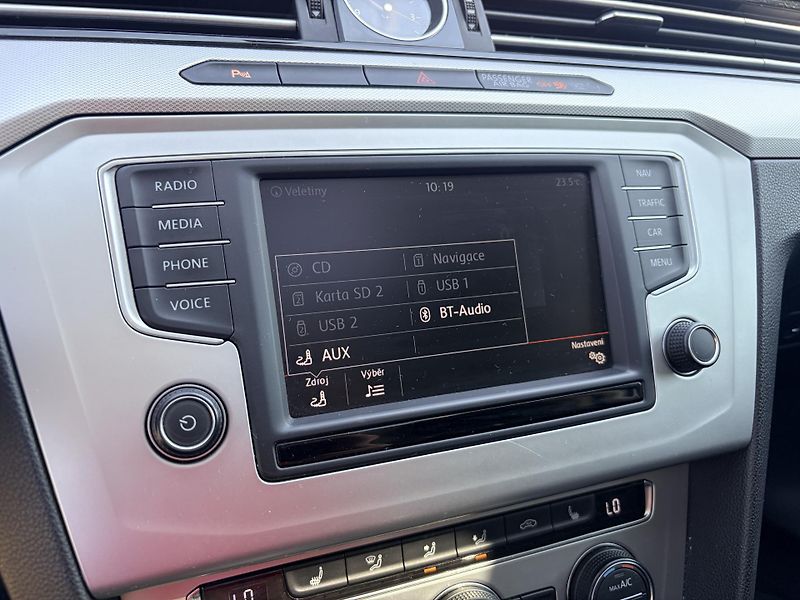 Volkswagen Passat 2.0TDI 110KW MANUAL PANORAMA - fotka 24 z 44