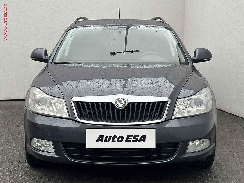 Škoda Octavia (2012) 1.6 TDi, ČR, AC - fotka 2 z 15