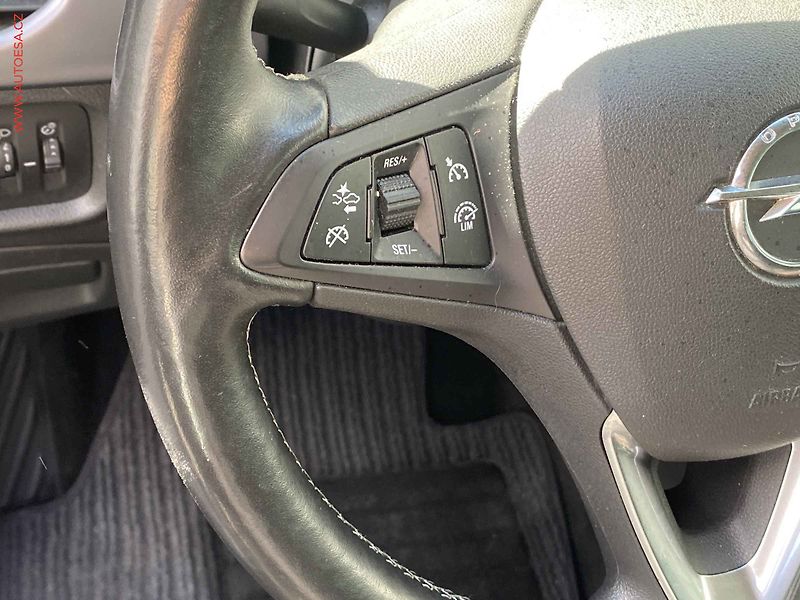 Opel Astra (2018) 1.4T, Navi, +kola - fotka 13 z 20