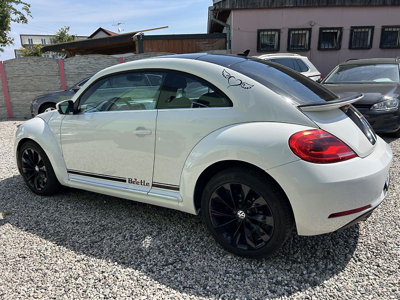 Volkswagen Beetle (2014) 2.0Tdi 103KW DSG 131tis km - fotka 10 z 35