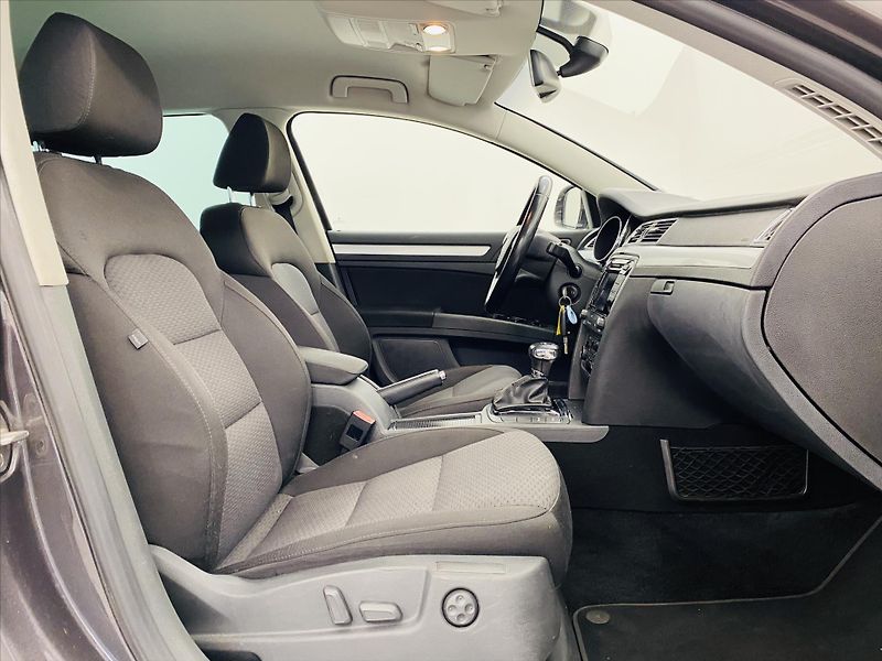 Škoda Superb 2,0 TDI DSG 103kW Bi-Xenon Ele - fotka 8 z 26