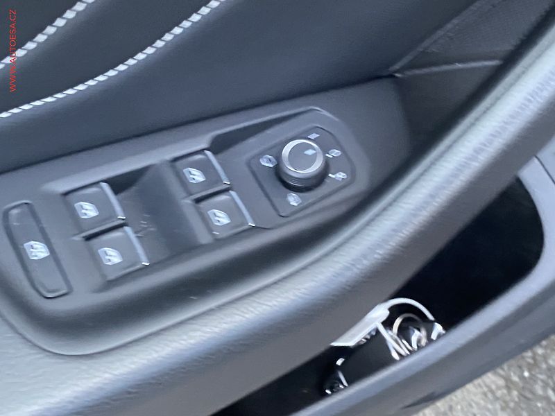 Volkswagen Passat (2021) 2.0TDi 4x4, ČR, Elegance - fotka 11 z 19