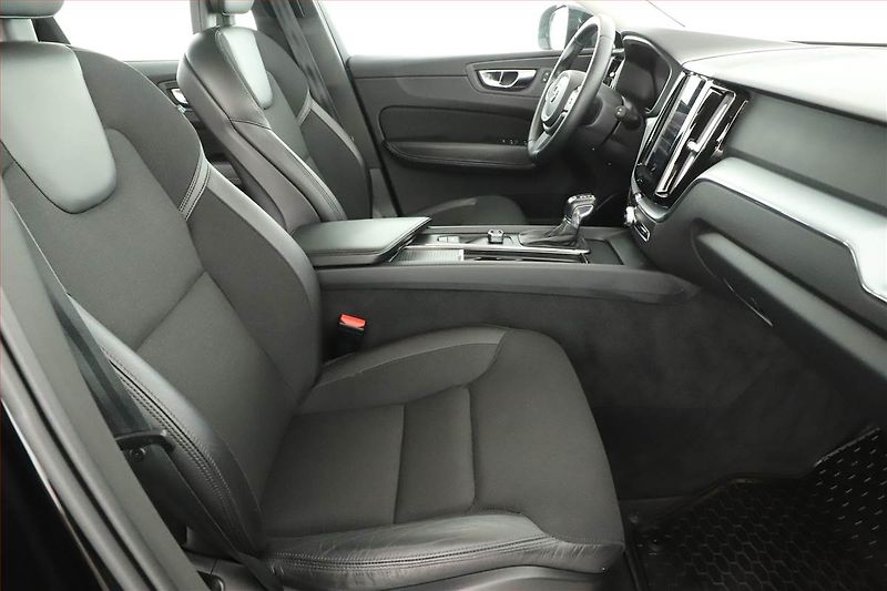 Volvo XC60 (2017) D4 AWD - fotka 7 z 21