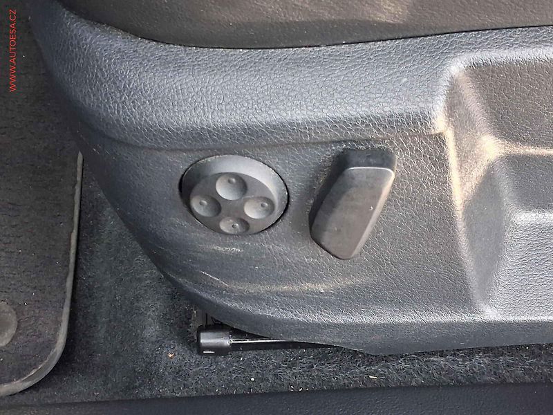 Volkswagen Sharan (2012) 2.0TDi 4x4, 7míst, ČR, Bixen - fotka 13 z 19