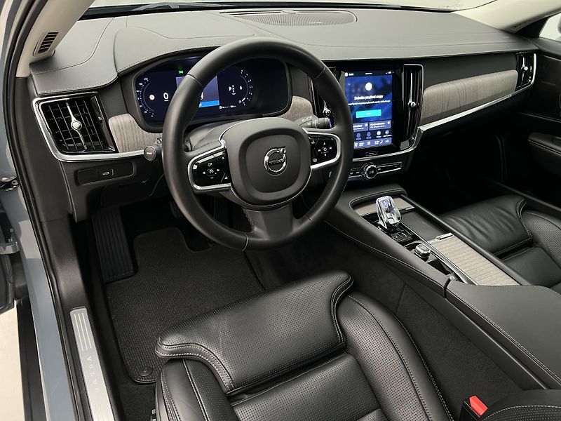 Volvo V90 CC B4 AWD PLUS AUT - fotka 4 z 45