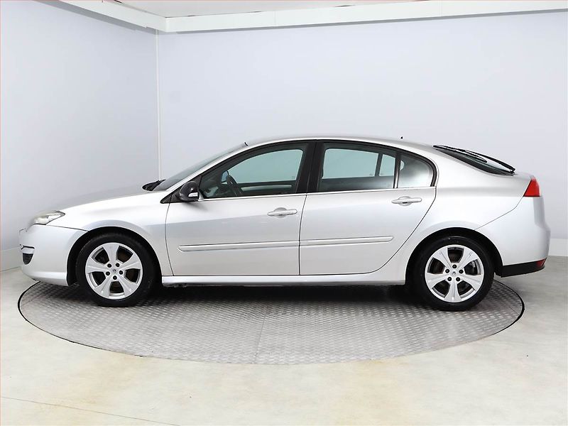 Renault Laguna (2008) 2.0 DCi, Xenony, Tempomat - fotka 3 z 15