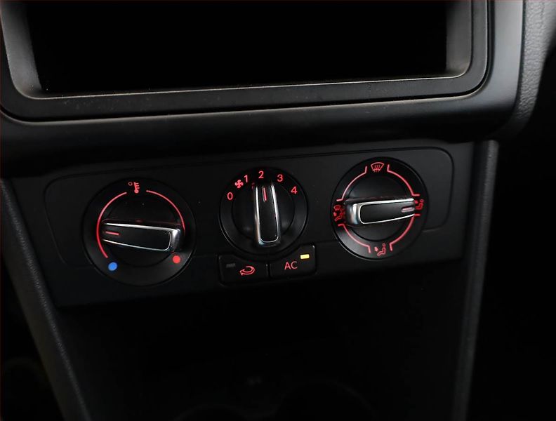Volkswagen Polo (2011) 1.2 12V - fotka 9 z 13