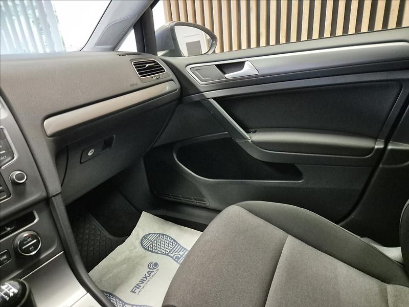 Volkswagen Golf 1.2 TSI EDITION - fotka 17 z 22