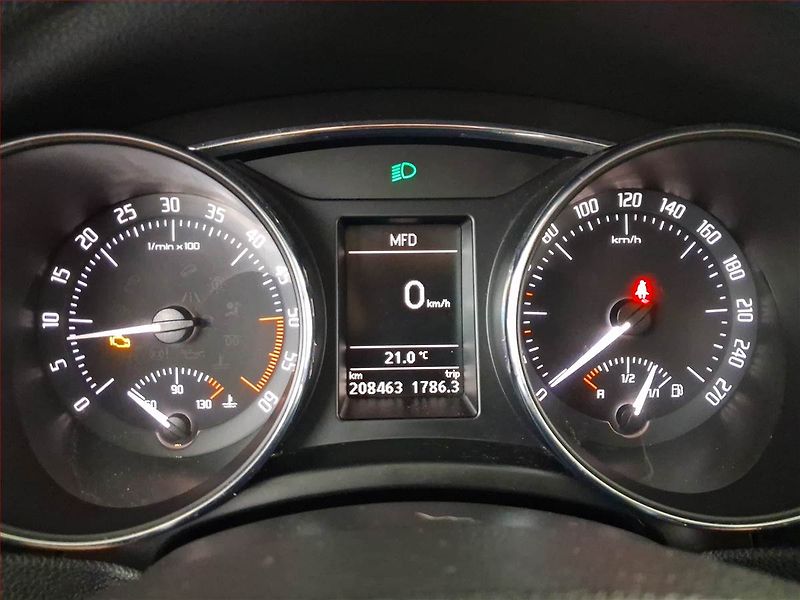 Škoda Superb (2012) Ambition 2.0 TDI, Navi, Xenony - fotka 11 z 16