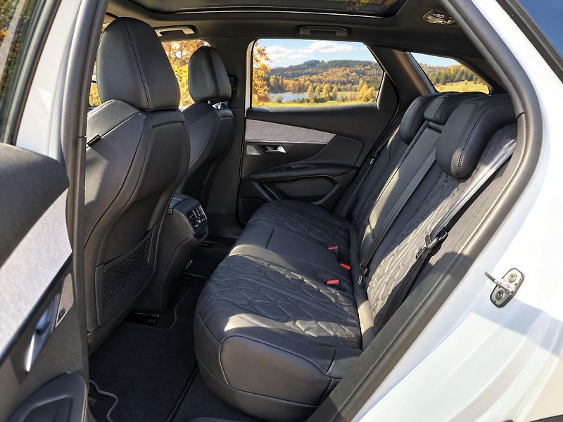 Peugeot 3008 GT 1,6 PureTech 133kW Automat - fotka 13 z 32