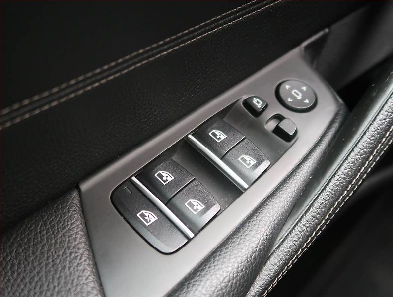 BMW Řada 5 (2019) Sport Line 530d xDrive - fotka 16 z 26