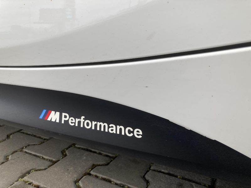 BMW Řada 1 (2016) 118d xDrive, M paket, serviska - fotka 28 z 35